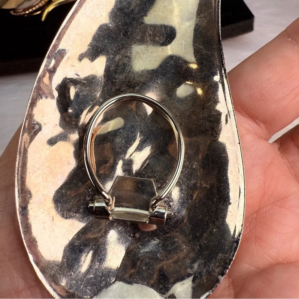 Large Vintage aged goldtone, hammered accent, scarf clip